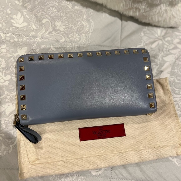 Valentino Garavani Wallet - πAuthenticπ - Picture 2 of 9